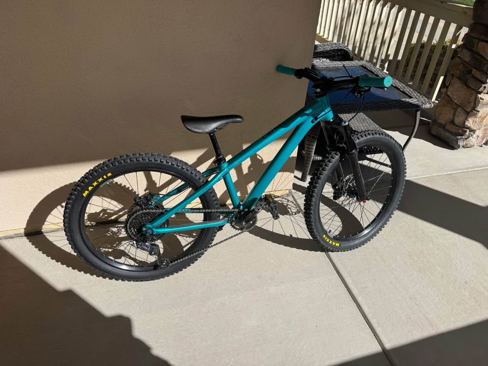 Commencal Meta HT 24” kids bike